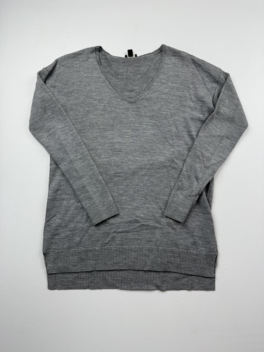 Ann Taylor Sweater Womens Medium Gray V Neck Lightweight Knit Pullover